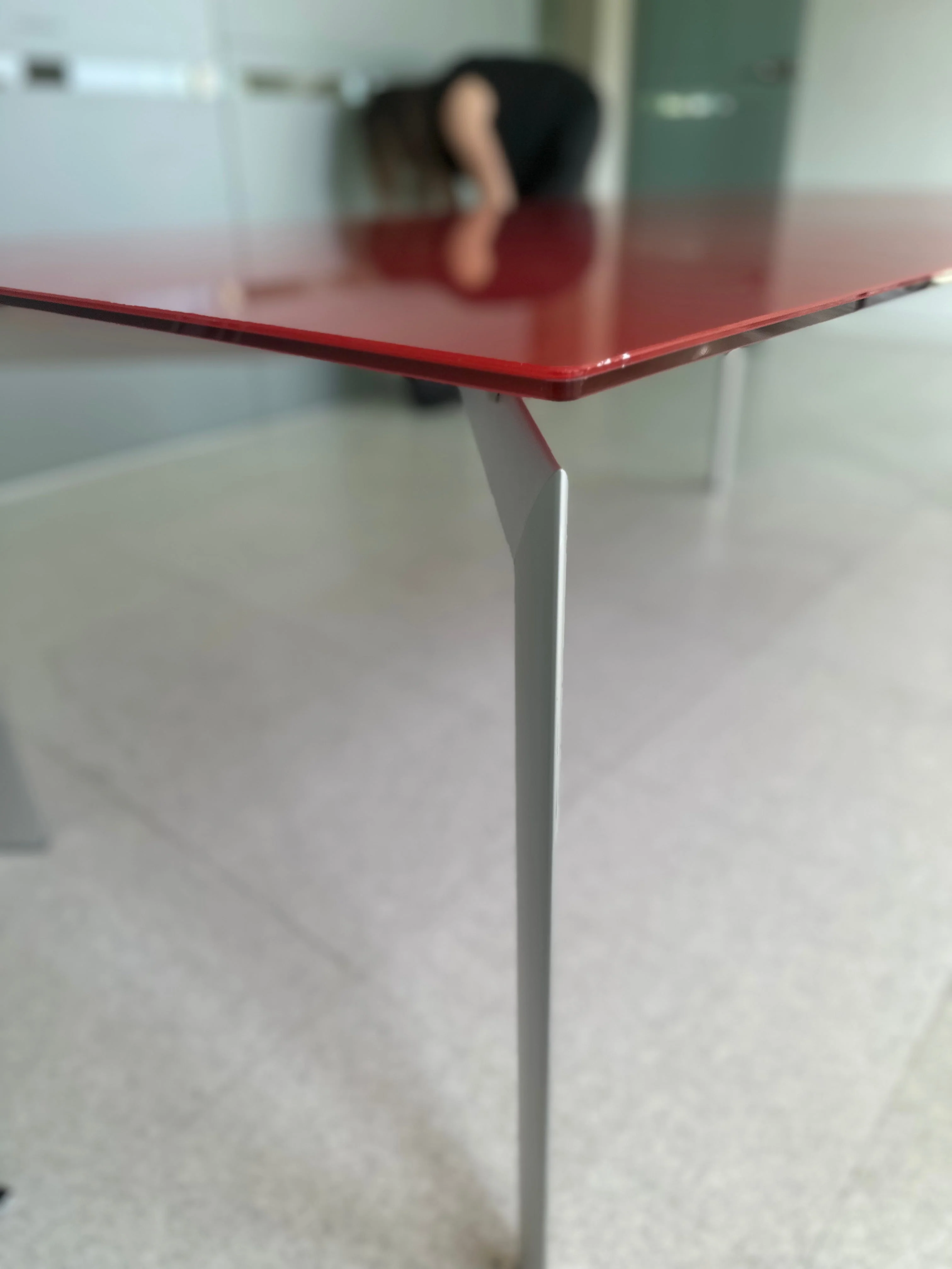 Red METRA table by Makio Hasuike for Seccose - Image 6