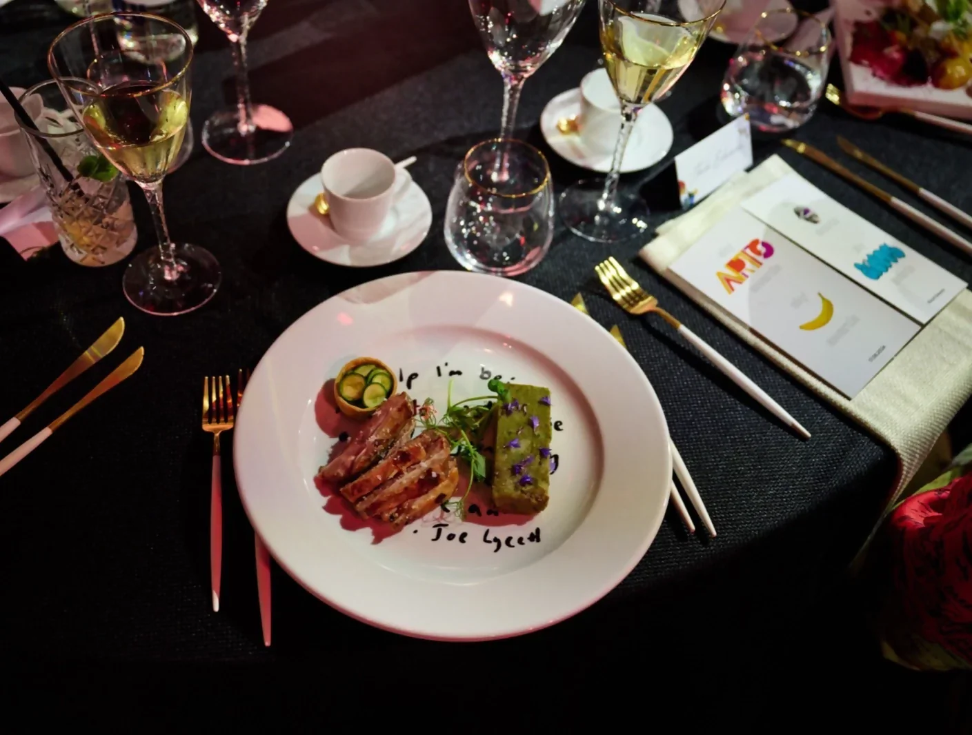 SKY ARTS | Dinner plate designed by Joe Lycett | CLEAN PLATE = DIRTY BUM - Image 6